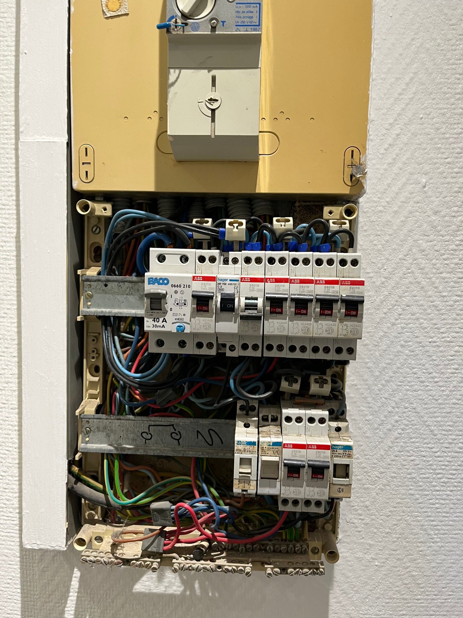 Travaux de rénovation électrique à Strasbourg – mise aux normes et modernisation de vos installations