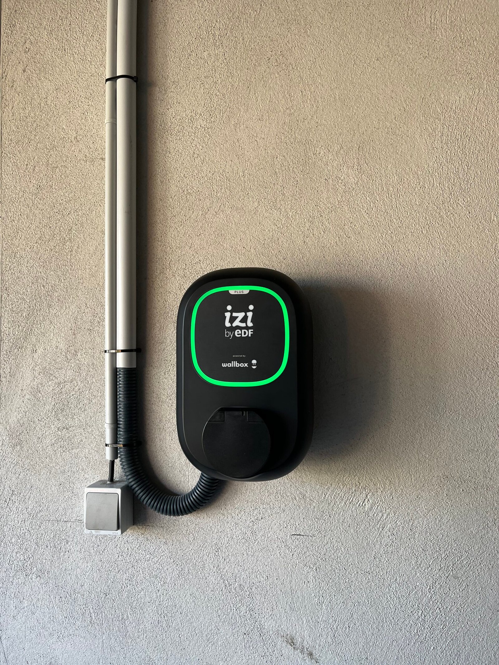 Installation de borne de recharge pour v&eacute;hicules &eacute;lectriques &agrave; Strasbourg &ndash; solution professionnelle pour particuliers et entreprises